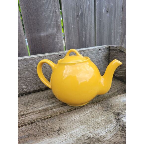 Vintage Lipton Teapot, Mustard Yellow, Hall China, French Country, Cabin Rustic - Picture 2 of 7